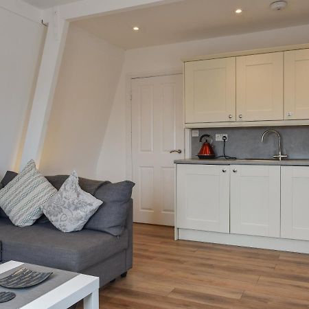 Coast Apartment Уитби Экстерьер фото