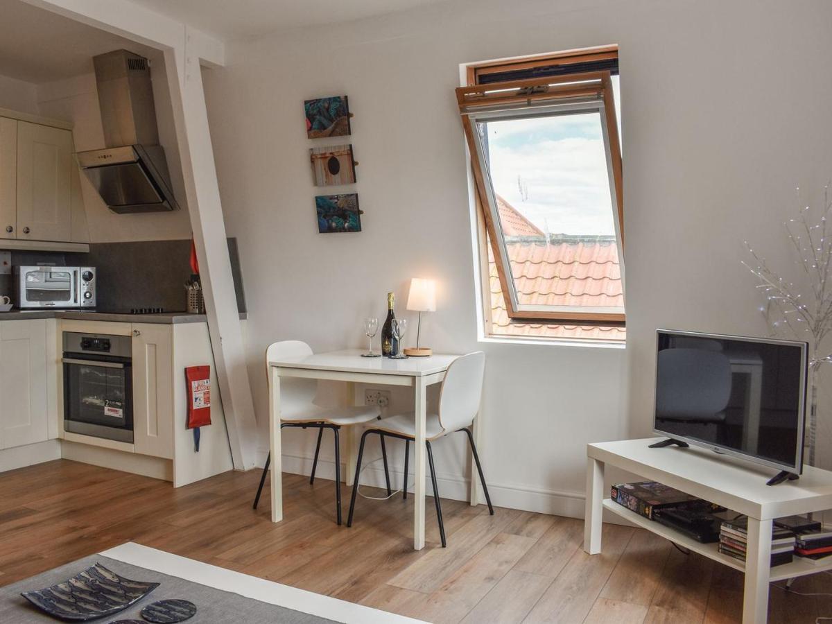 Coast Apartment Уитби Экстерьер фото