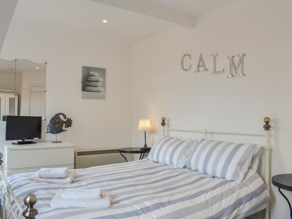 Coast Apartment Уитби Экстерьер фото