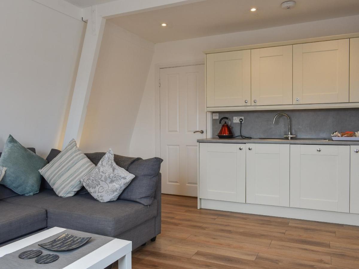 Coast Apartment Уитби Экстерьер фото