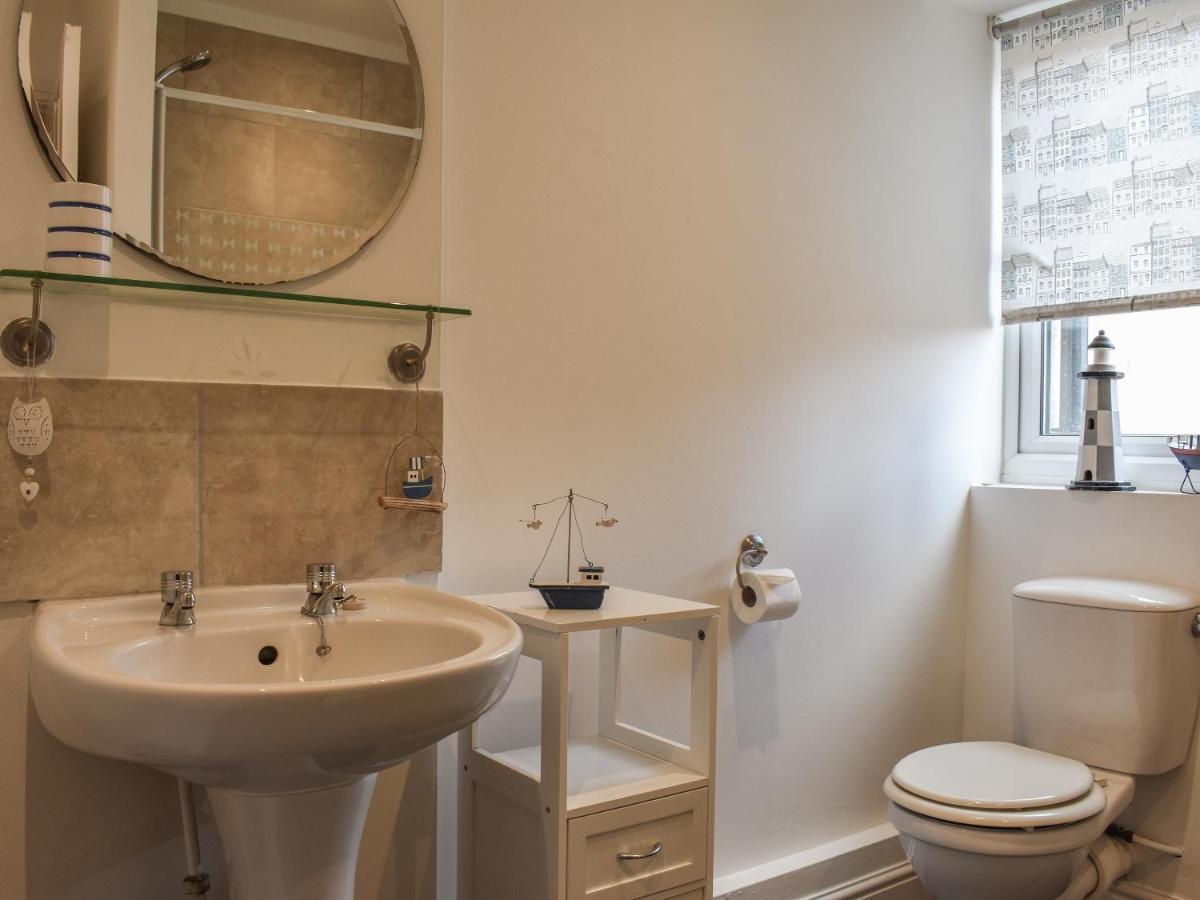 Coast Apartment Уитби Экстерьер фото